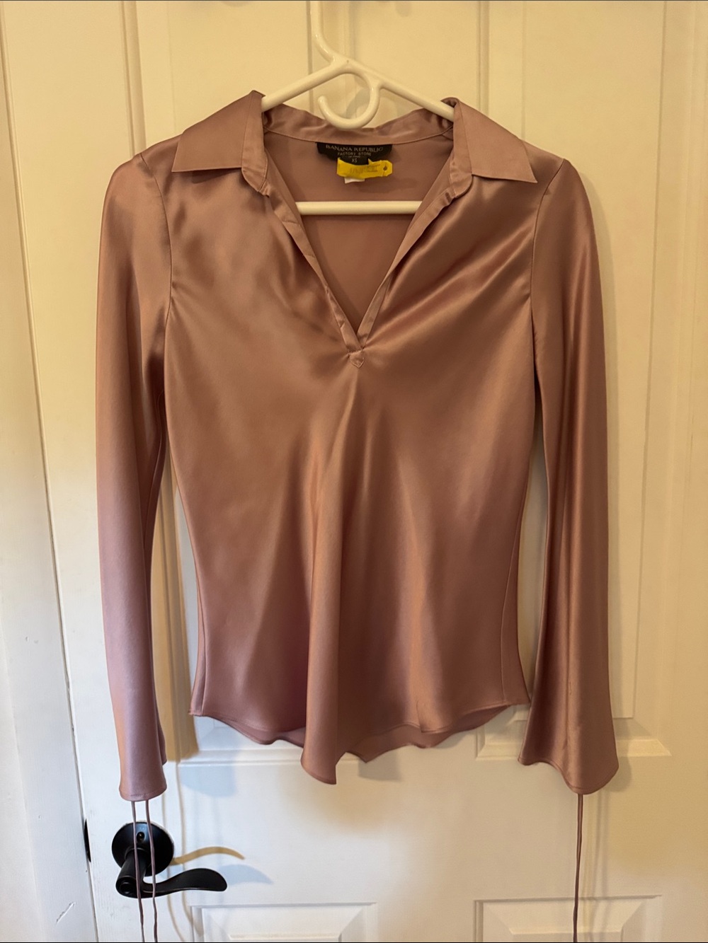 Banana Republic Dusty Rose Satin V-Neck Long Sleeve Blouse